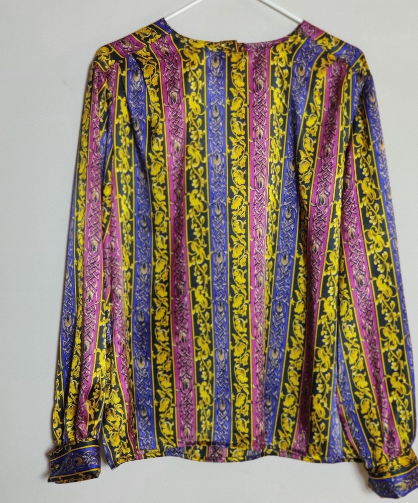 🎉4/$20 VINTAGE Retro Laura and Jayne Gold Shirt